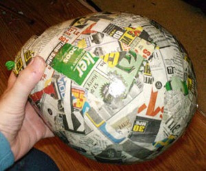 papel mache globo