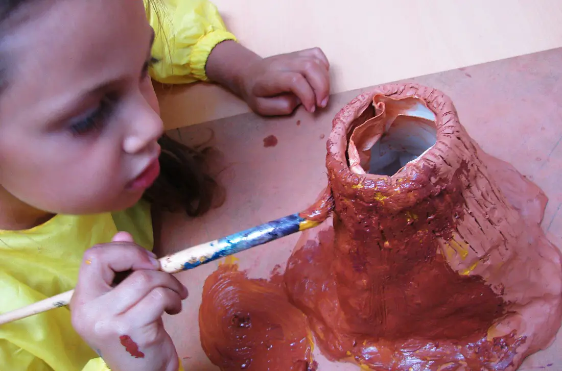 pintar el volcan de barro