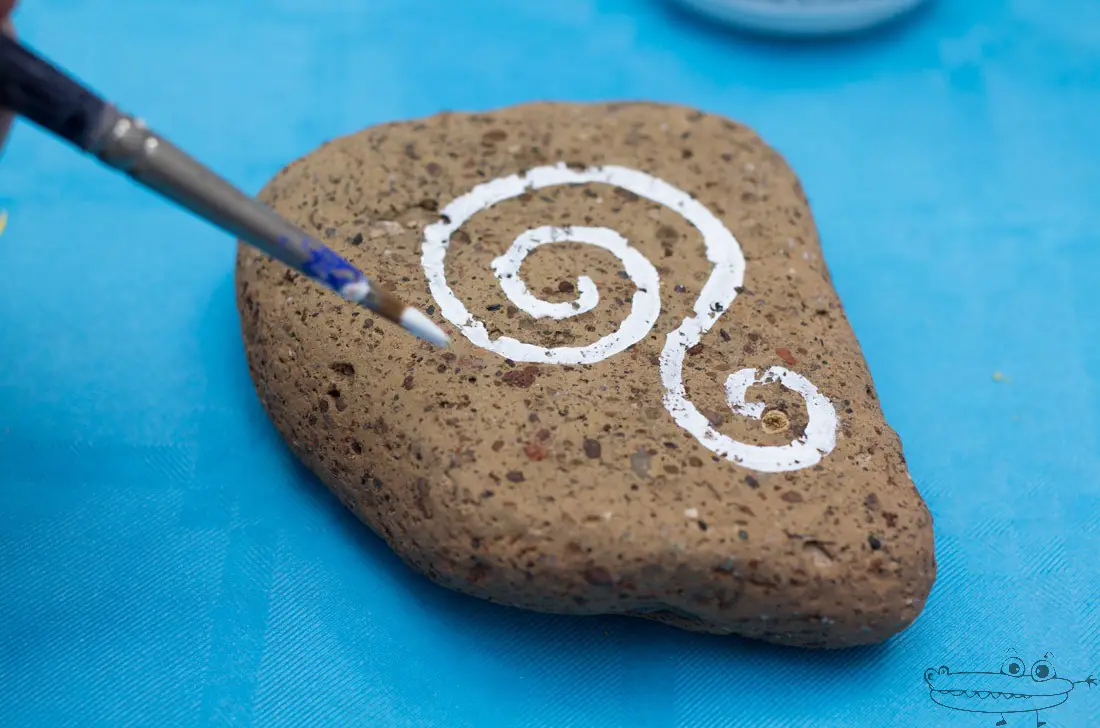 Como pintar piedras