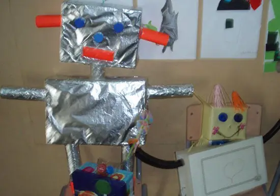 Robot con Cajas de Cartón -Manualidades