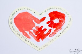 tarjeta corazon huellas