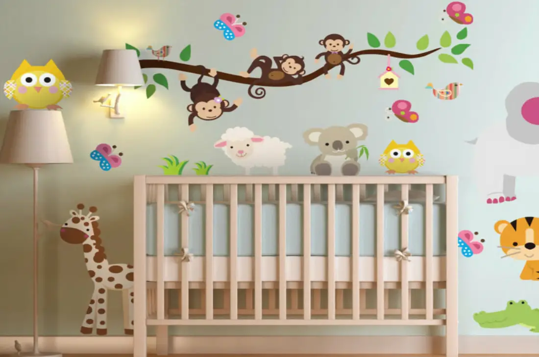 habitacion decorada con vinilos infantiles personalizados